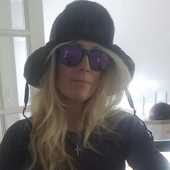 Sheared Beaver And Leather Trooper Trapper RCMP Quilted Hat - Picture 9 of 12